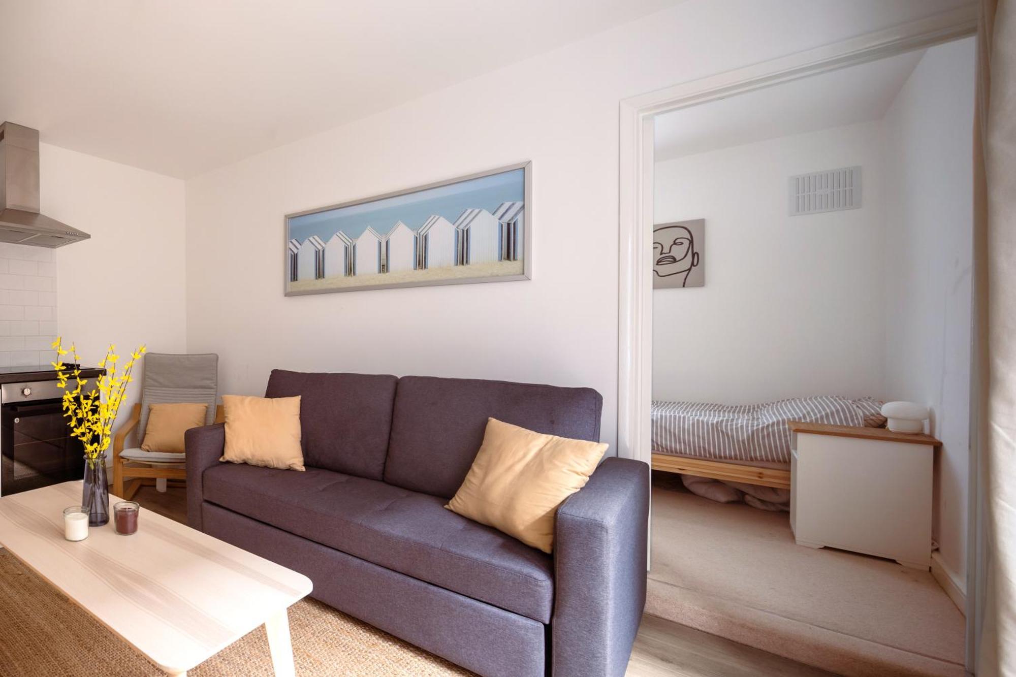 Guildford Town Centre With Parking Apartment Exterior photo